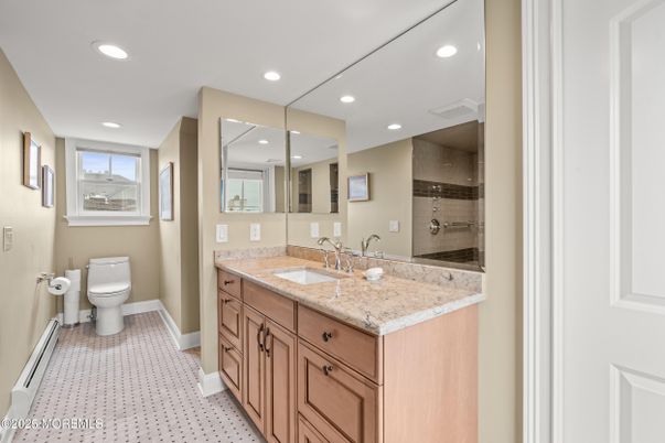 Bathroom, Dual Sink Vanities, Interior, Recessed Lighting