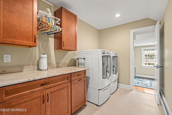 Interior, Recessed Lighting, Washer, Wood Texture Flooring