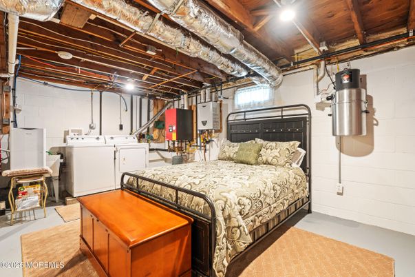 Bedroom, Interior, Washer, Wooden Beams
