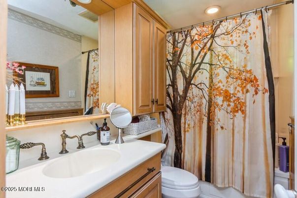 Bathroom, Interior, Recessed Lighting