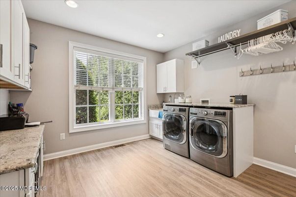 Interior, Recessed Lighting, Washer, Wood Texture Flooring