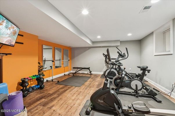 Fitness Equipment, Interior, Recessed Lighting, Wood Texture Flooring