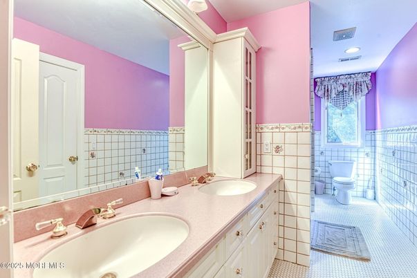 Bathroom, Dual Sink Vanities, Interior, Recessed Lighting