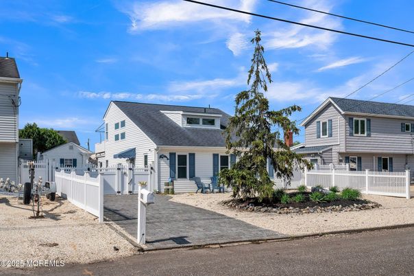 Exterior, Facade, Cape Cod