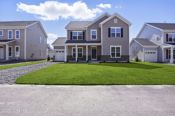 Attached, Exterior, Facade, Farmhouse