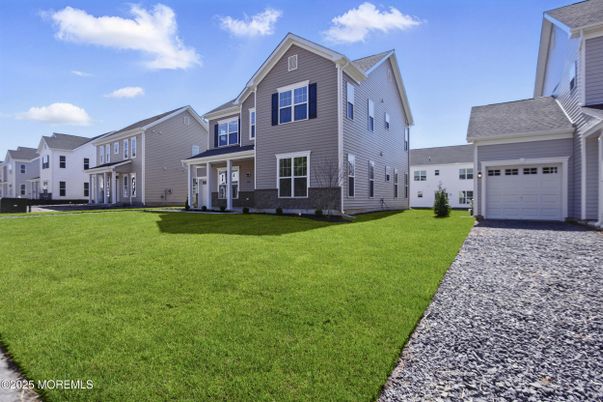 Attached, Exterior, Facade, Farmhouse