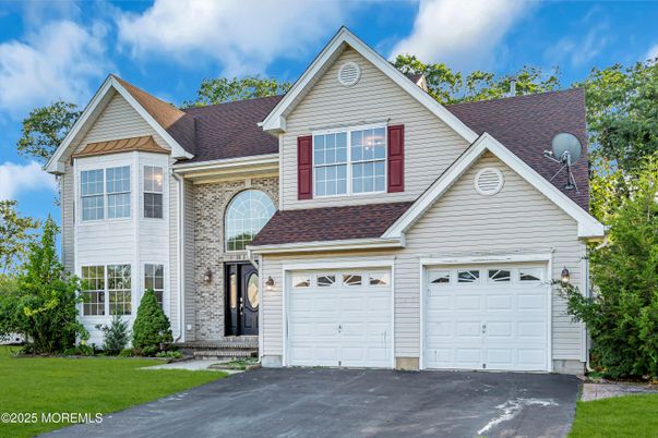 Attached, Exterior, Facade, Brick Traditional