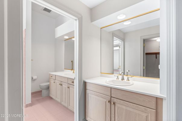 Bathroom, Dual Sink Vanities, Interior, Recessed Lighting