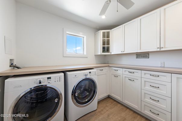 Interior, Recessed Lighting, Washer, Wood Texture Flooring