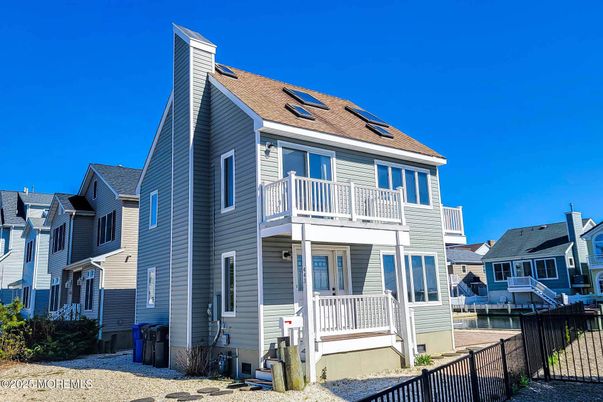 Exterior, Facade, Solar Panels, Rowhouse