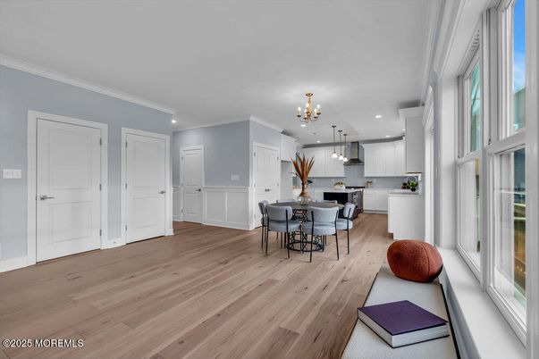 Chandelier, Dining room, Interior, Kitchen, Pendant Lights, Recessed Lighting, Wood Texture Flooring