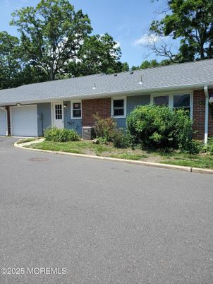 Attached, Exterior, Facade, Brick Facade, Ranch