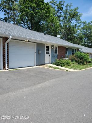 Attached, Exterior, Facade, Brick Facade, Ranch