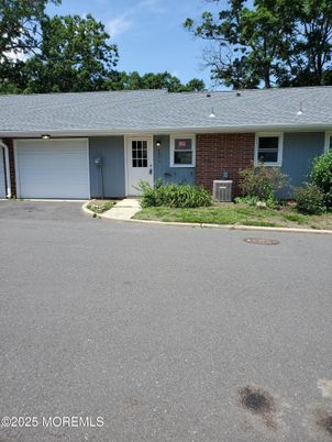 Attached, Exterior, Facade, Brick Facade, Ranch