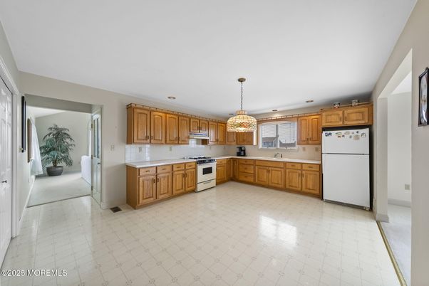 Chandelier, Interior, Kitchen