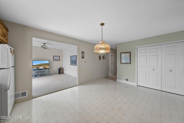 Chandelier, Empty room, Interior, Pendant Lights