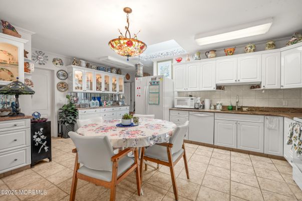 Chandelier, Dining room, Interior, Kitchen