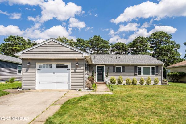Attached, Exterior, Facade, Ranch