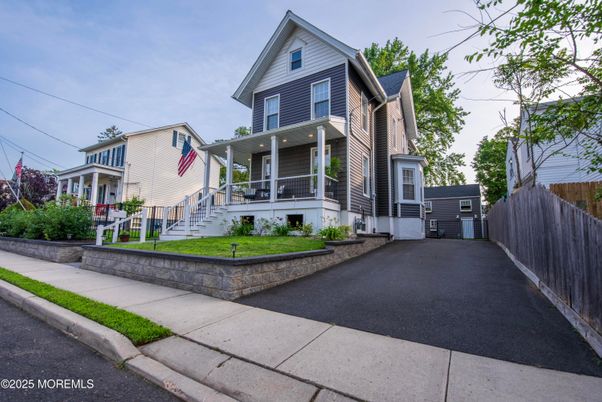 Exterior, Facade, Queen Anne Victorian