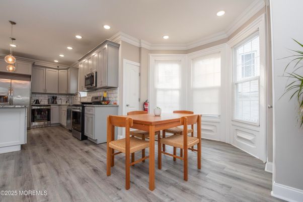 Dining room, Interior, Kitchen, Pendant Lights, Recessed Lighting, Stainless Steel Appliances, Wood Texture Flooring