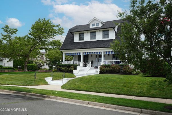 Exterior, Facade, Queen Anne Victorian