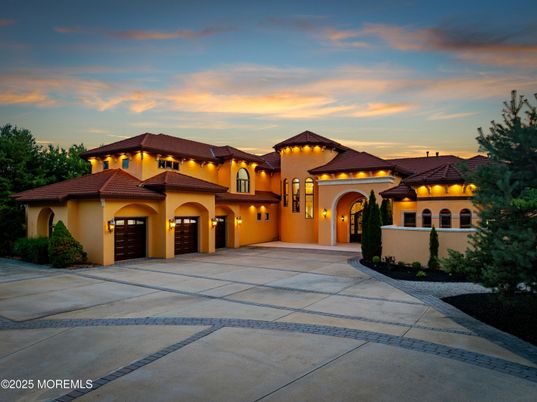 Attached, Exterior, Facade, Mediterranean