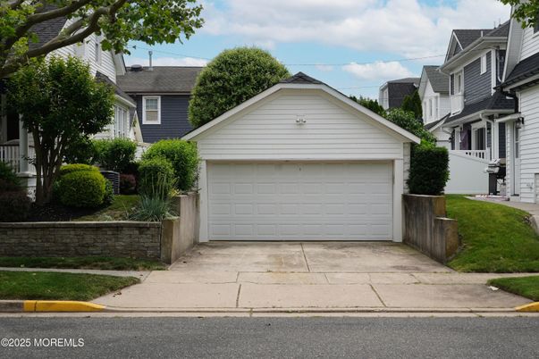Attached, Detached Garage, Exterior, Facade, American Craftsman