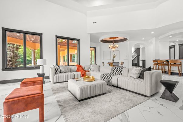 Chandelier, Dining room, Interior, Living room, Marble, Recessed Lighting