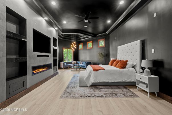 Bedroom, Fireplace, Interior, Pendant Lights, Recessed Lighting, Wood Texture Flooring