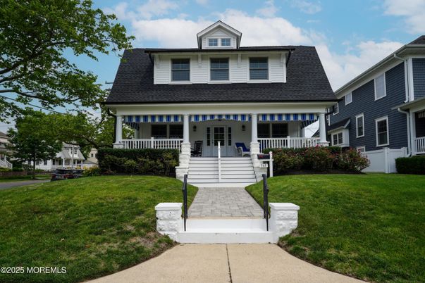 Exterior, Facade, Queen Anne Victorian