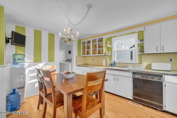 Chandelier, Dining room, Interior, Kitchen, Wood Texture Flooring