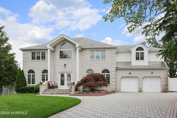 Attached, Exterior, Facade, Brick Traditional