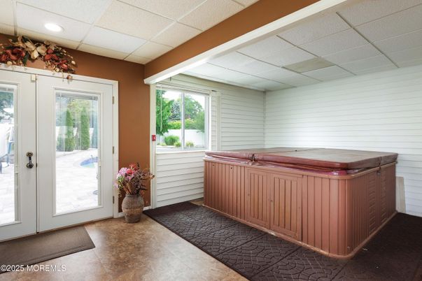 Hot Tub, Interior, Recessed Lighting