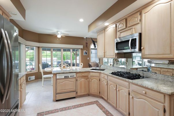 Dining room, Interior, Kitchen, Recessed Lighting, Stainless Steel Appliances