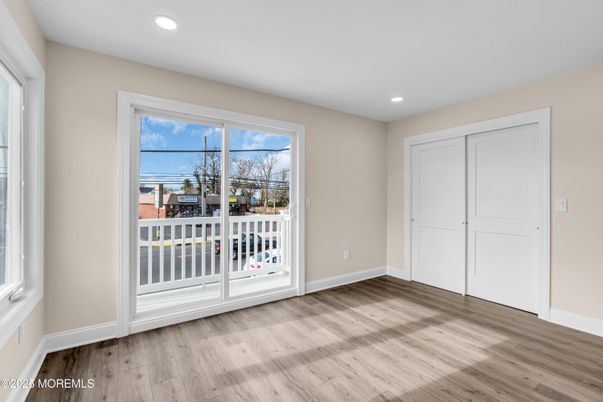 Empty room, Interior, Recessed Lighting, Water, Wood Texture Flooring