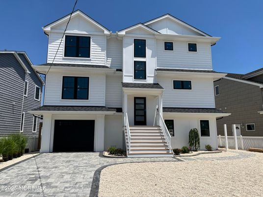Attached, Exterior, Facade, Farmhouse