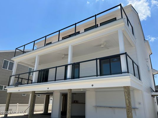 Exterior, Facade, Modern