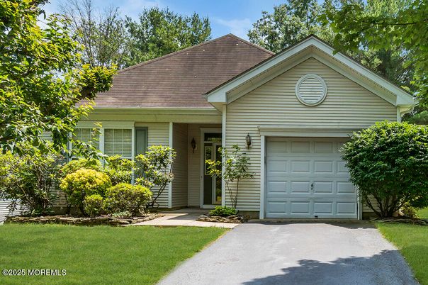 Attached, Exterior, Facade, Ranch