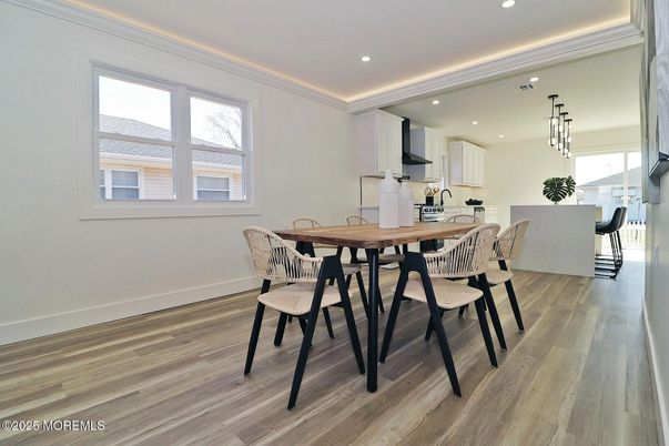 Dining room, Interior, Kitchen, Pendant Lights, Recessed Lighting, Wood Texture Flooring