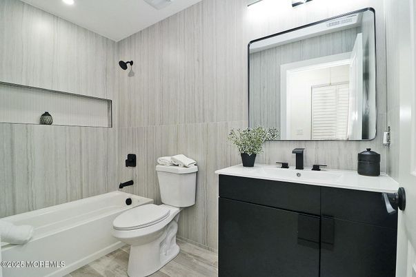 Bathroom, Interior, Recessed Lighting, Wood Texture Flooring