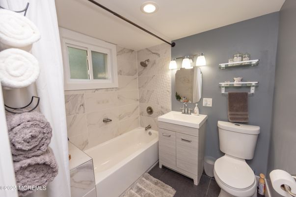 Bathroom, Interior, Marble Walls, Recessed Lighting