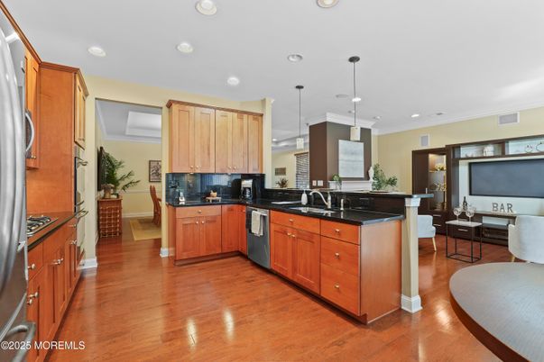 Dining room, Interior, Kitchen, Pendant Lights, Recessed Lighting, Wood Texture Flooring