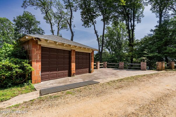 Detached Garage, Exterior