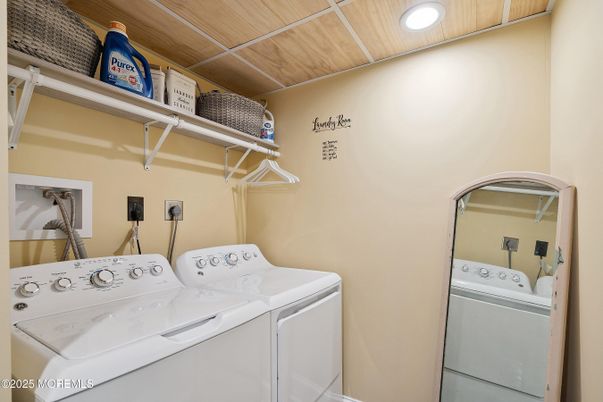 Interior, Recessed Lighting, Washer, Wooden Ceilings