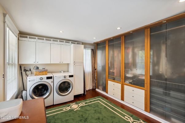 Interior, Recessed Lighting, Washer, Wood Texture Flooring
