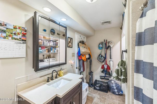 Bathroom, Interior, Recessed Lighting