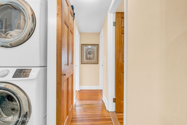 Interior, Utility Closets, Washer, Wood Texture Flooring