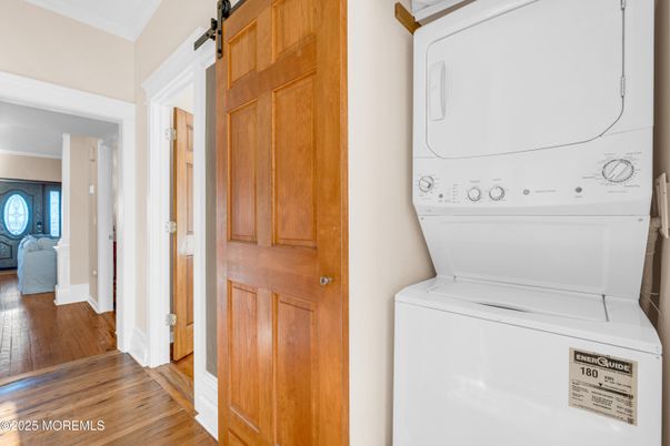 Interior, Utility Closets, Washer, Wood Texture Flooring