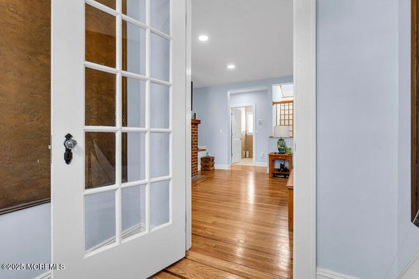 Interior, Recessed Lighting, Wood Texture Flooring