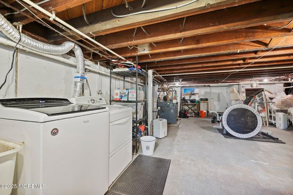 Interior, Washer, Wooden Beams